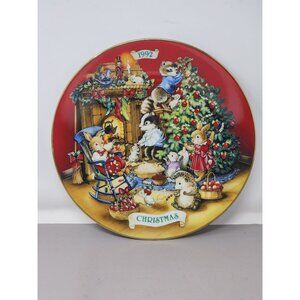 Avon 1992 Christmas Plate "Sharing Christmas With Friends" 22K Gold Trim Collect